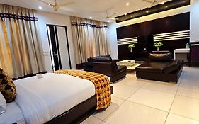 Jhansi Hotel